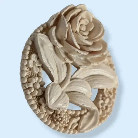 Vintage Floral Celluloid Brooch - Picture 3 of 6